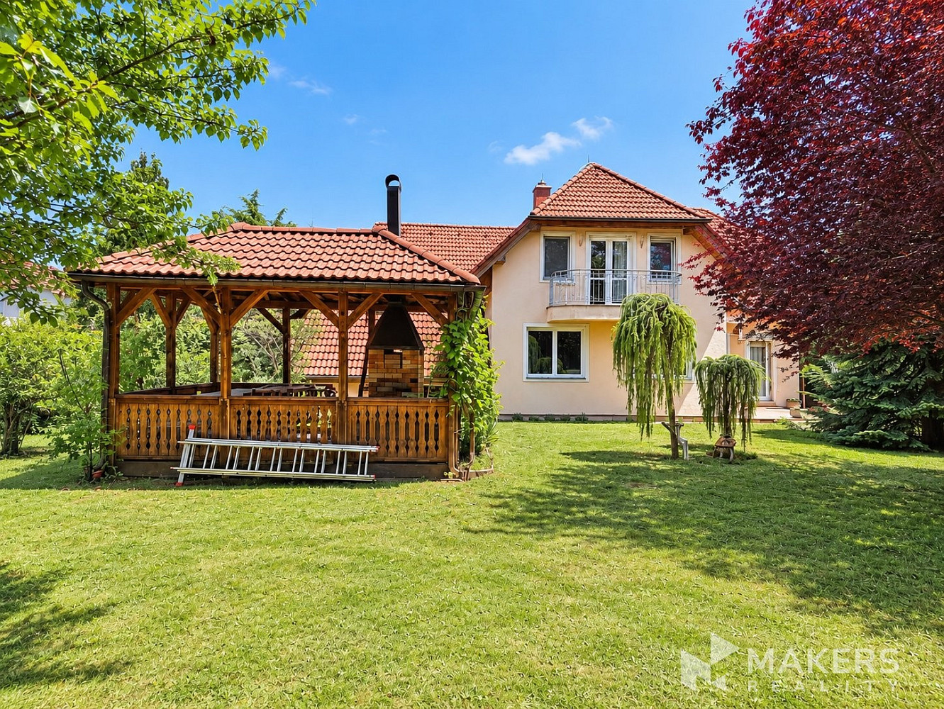 Prodej domu 331 m² s pozemkem 803 m² – fotografie 2