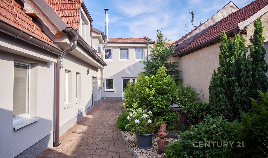 Prodej domu 260 m² s pozemkem 457 m², Ladná – náhled fotky 34