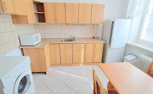 Prodej bytu 2+1 62 m², Jednoty, Sokolov