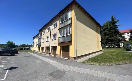 Vytápěná garáž v bytovém domě (21 m2), Tachov ul. Pod Svahem, Pod Svahem, Tachov