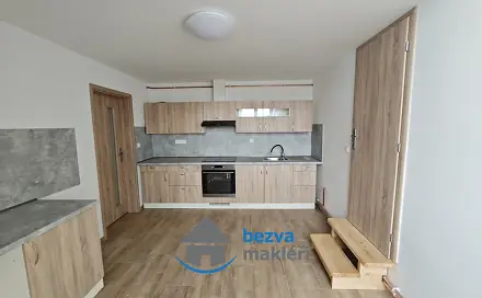 Pronájem bytu 3+1 88 m², K Višňovce, Pardubice - Zelené Předměstí