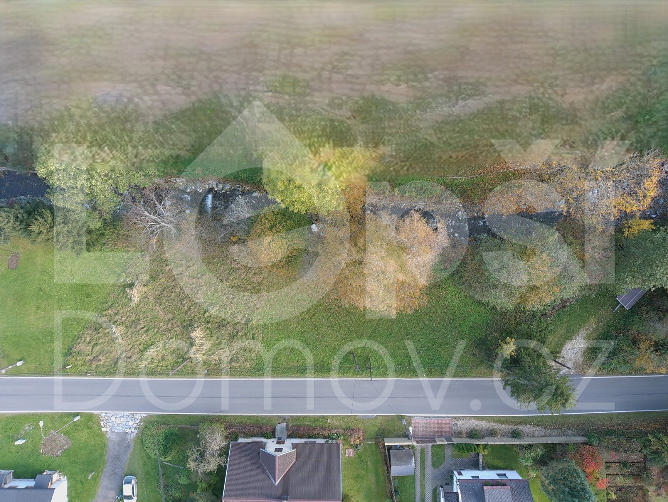 Prodej stavebního pozemku 1005 m². – pohled 2