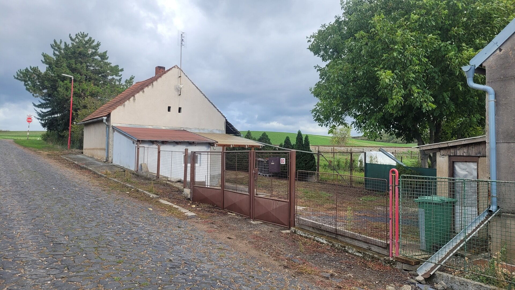 Prodej domu 80 m² s pozemkem 1 192 m²
