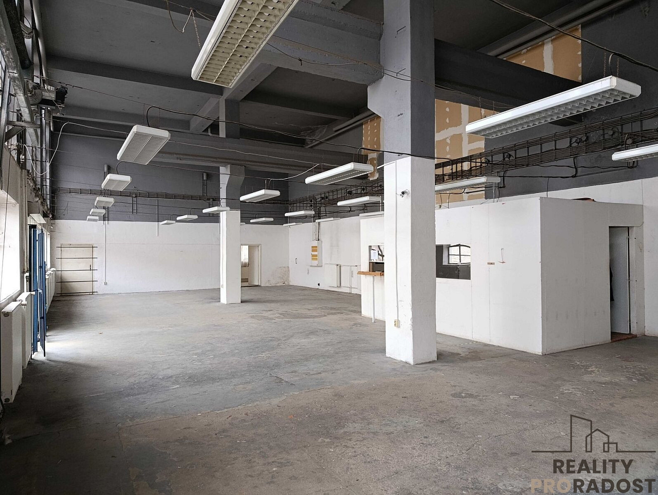 Pronájem skladovacích prostor 220 m²
