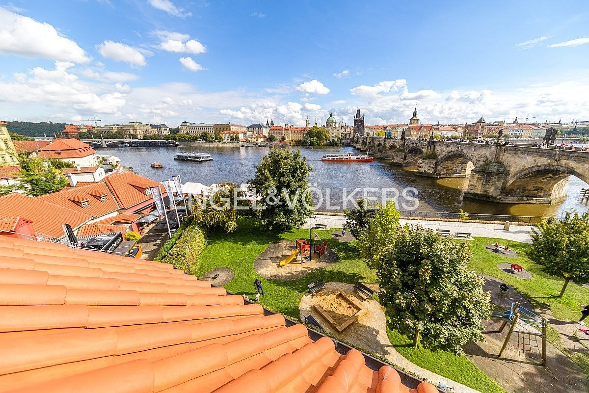 Pronájem bytu 2+kk 82 m² — photo 2
