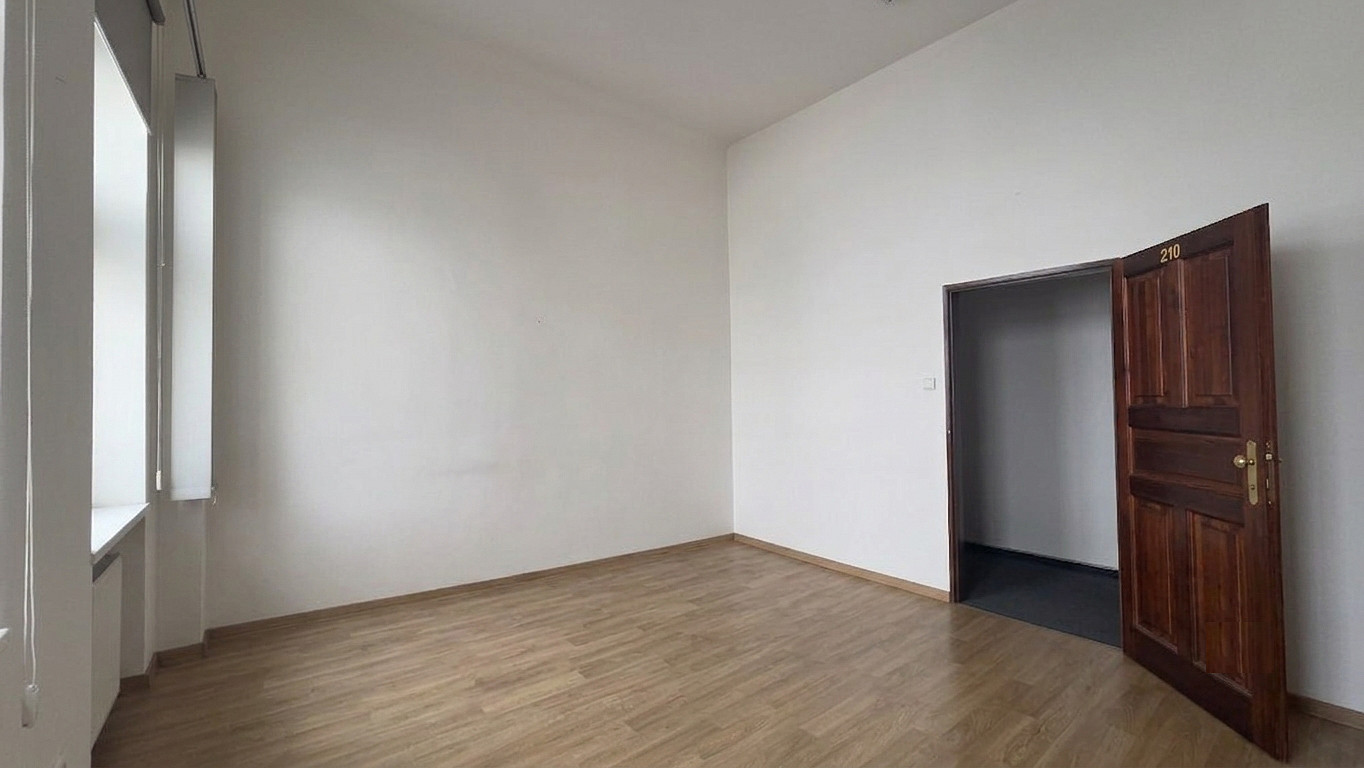Pronájem kanceláře 16 m² — photo 2