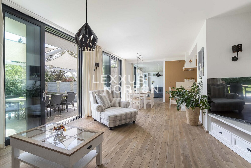 Prodej domu 199 m² s pozemkem 599 m²