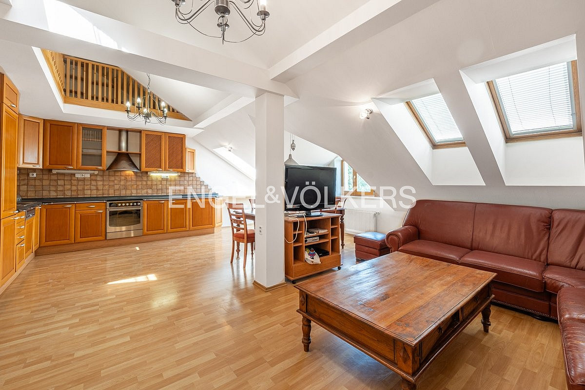 Pronájem bytu 4+kk 173 m² – fotografie 3