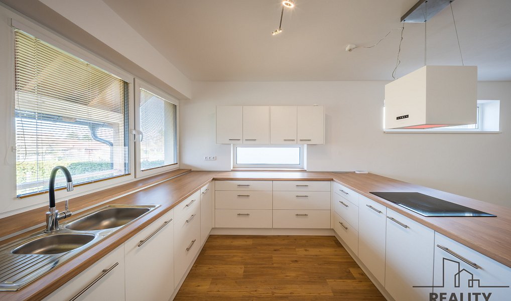 Prodej domu 225 m² s pozemkem 320 m², Vracov – náhled fotky 3