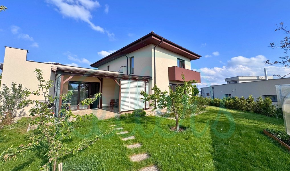 Pronájem domu 244 m² s pozemkem 972 m², Vysoký Újezd – fotka 1 z 39