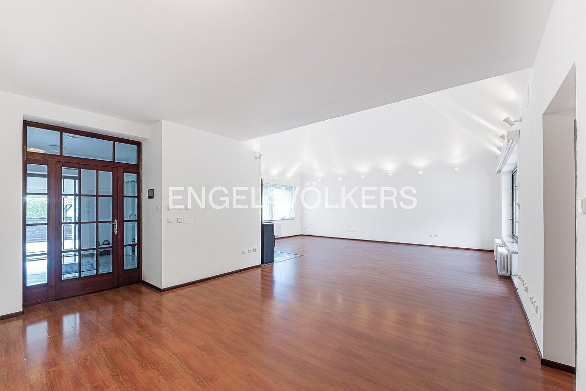 Pronájem domu 417 m² s pozemkem 1 000 m² – fotografie 5