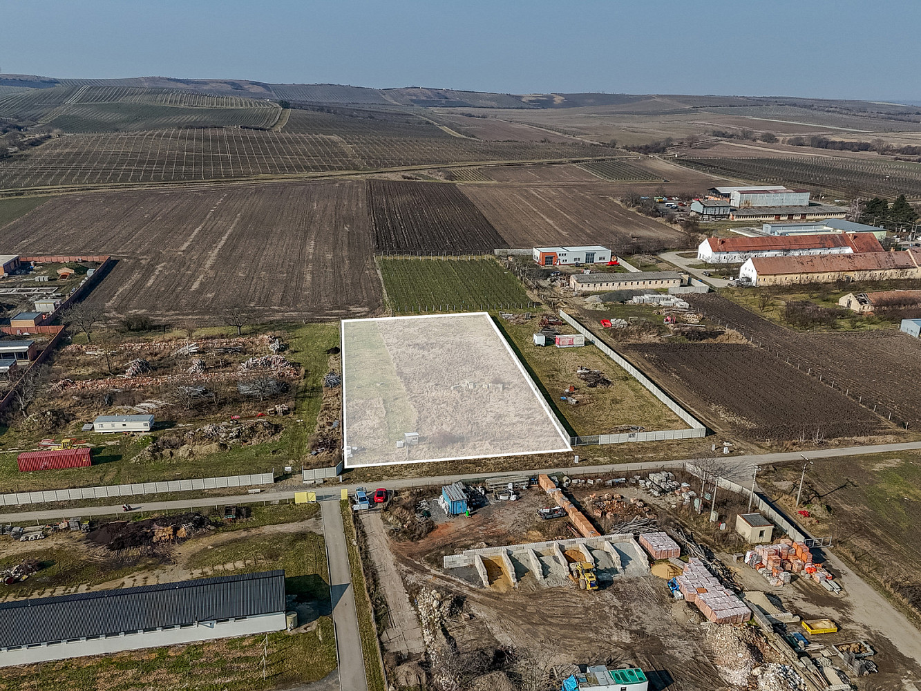 Prodej komerčního pozemku 5 089 m², Dolní Dunajovice