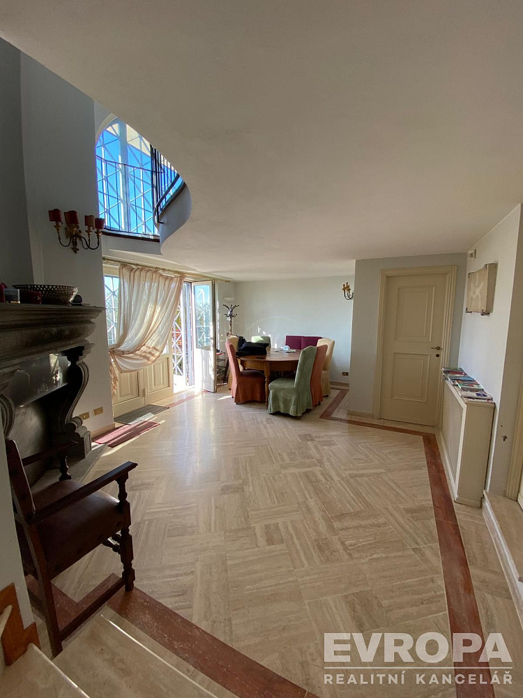 Pronájem domu 200 m² s pozemkem 600 m² - Vista 5