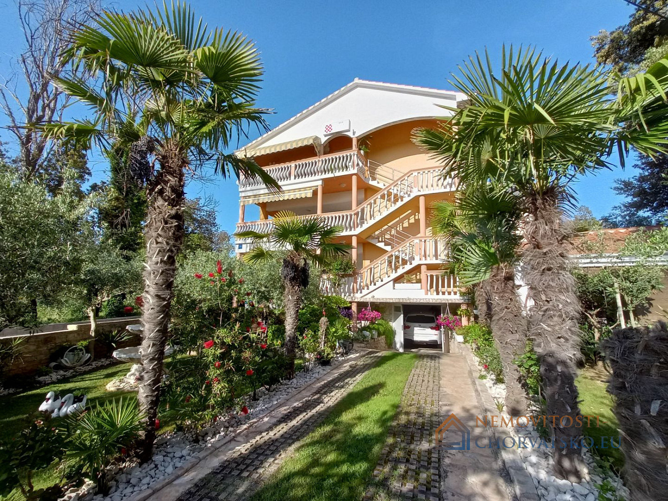 Prodej domu 396 m² s pozemkem 626 m², Nin