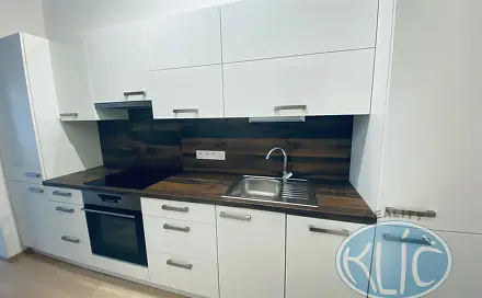 Pronájem bytu 2+kk 55 m², Husovo nám., Tábor