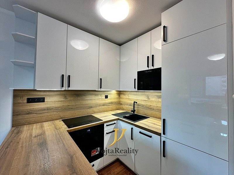 Pronájem bytu 2+kk 50 m² – pohled 2