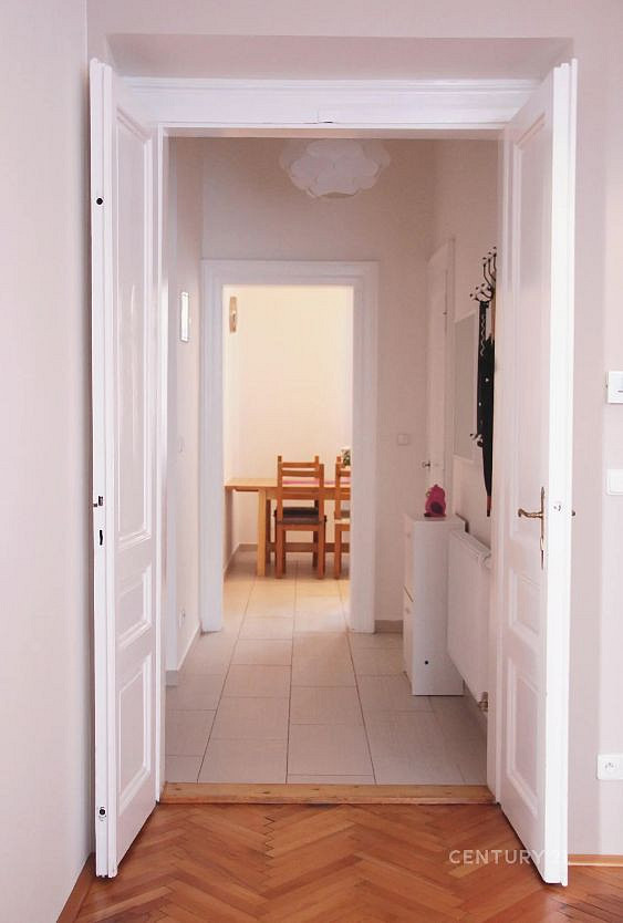 Pronájem bytu 2+1 70 m² – fotografie 3