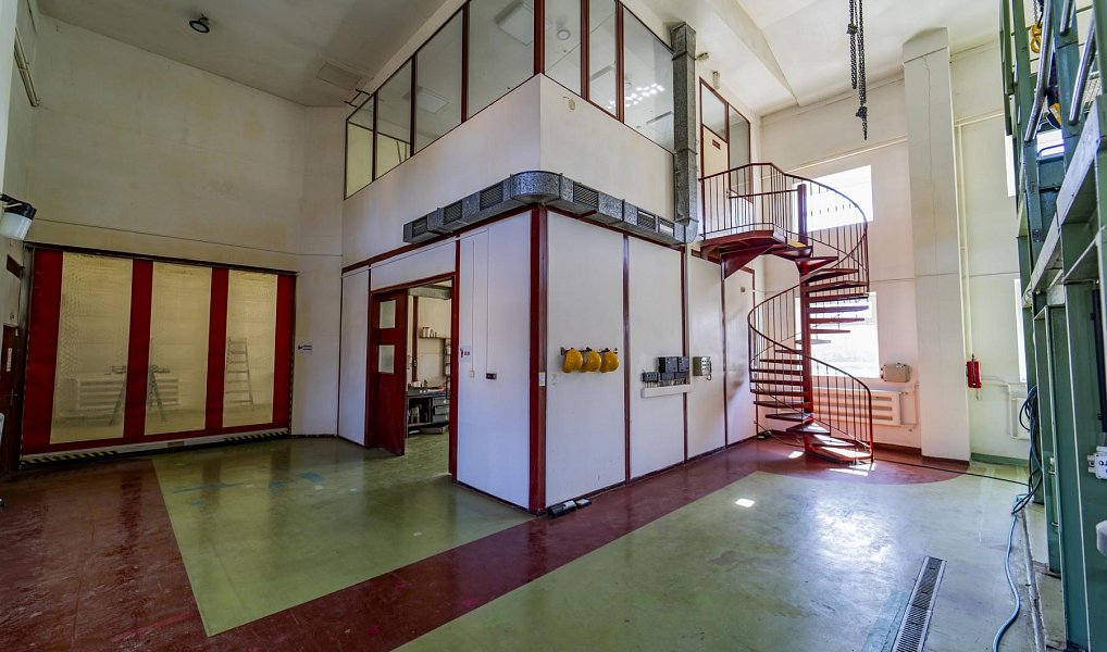 Prodej výrobních prostor 861 m², Bezno – náhled fotky 3