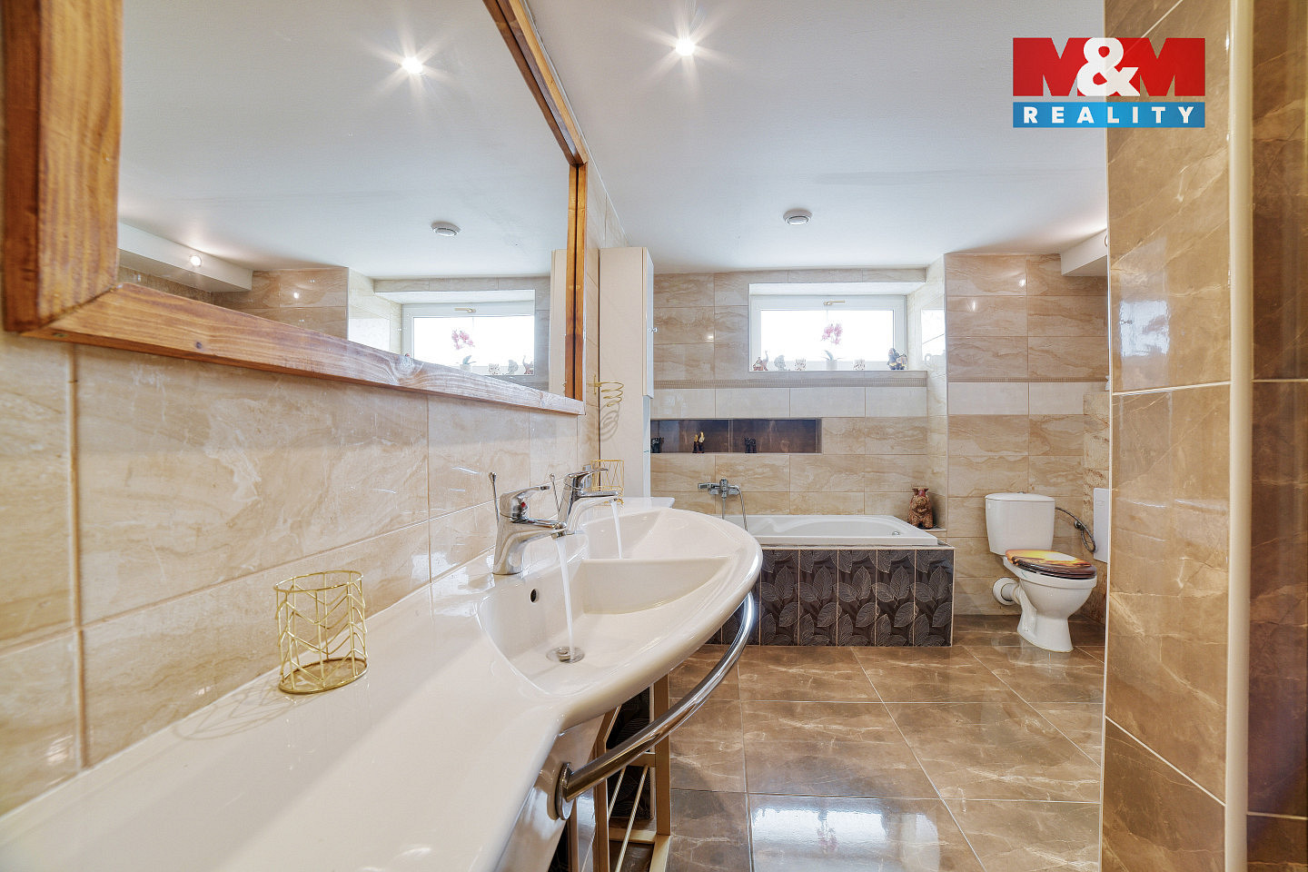Prodej domu 252 m² s pozemkem 847 m² — photo 2