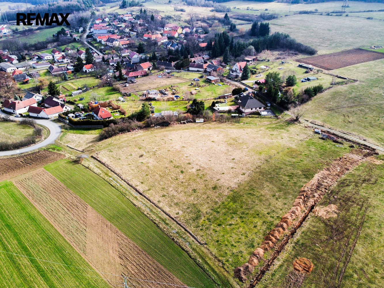 Prodej stavebního pozemku 2 388 m² – fotografie 4