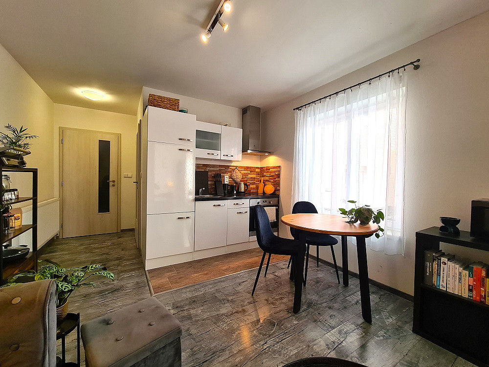 Pronájem bytu 2+kk 42 m² – fotografie 3