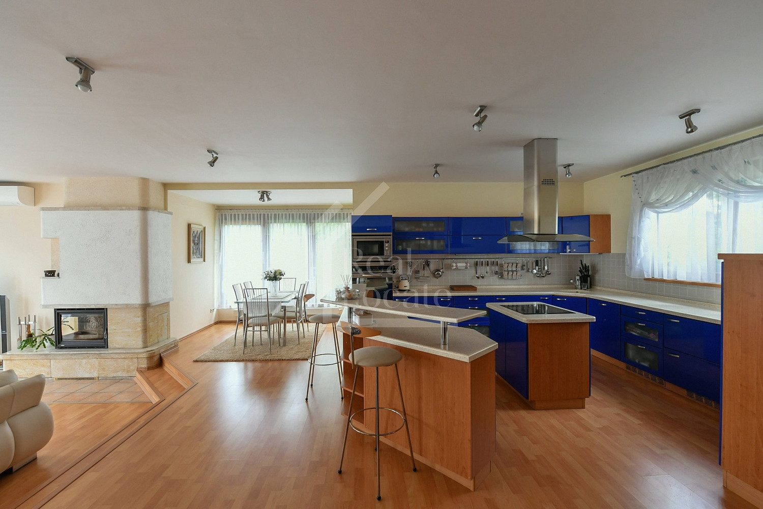 Pronájem domu 310 m² s pozemkem 814 m² – fotografie 3