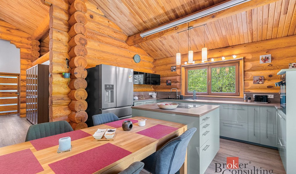 Prodej domu 154 m² s pozemkem 1 388 m², Kamenice – náhled fotky 3