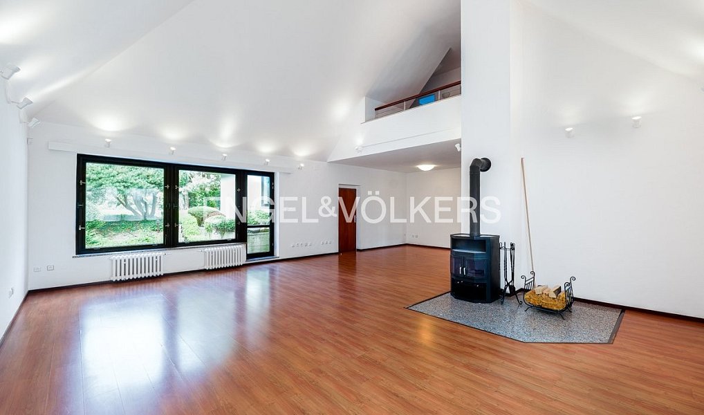 Pronájem domu 417 m² s pozemkem 1 000 m², Praha – náhled fotky 2