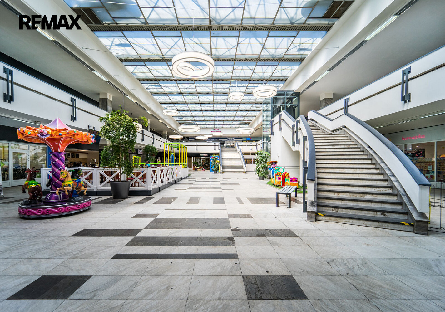 Pronájem obchodních prostor 687 m² – fotografie 2
