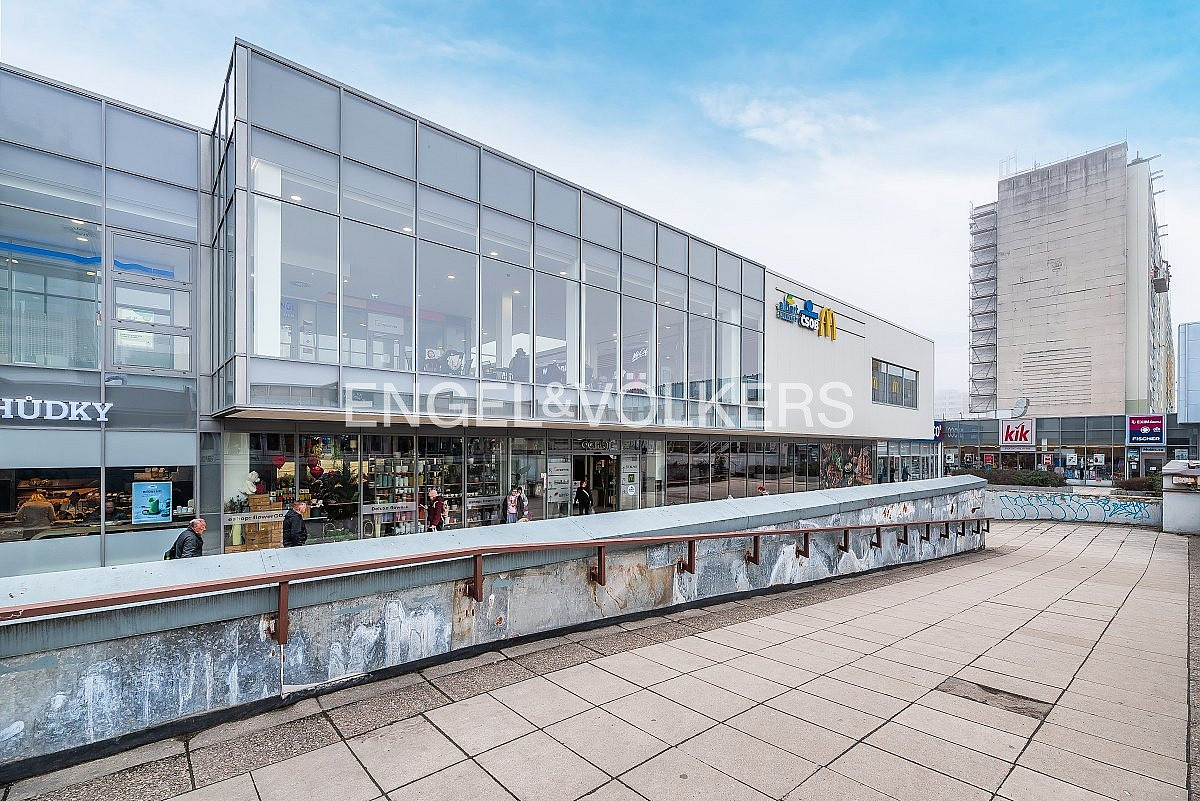 Pronájem obchodních prostor 201 m² – fotografie 2