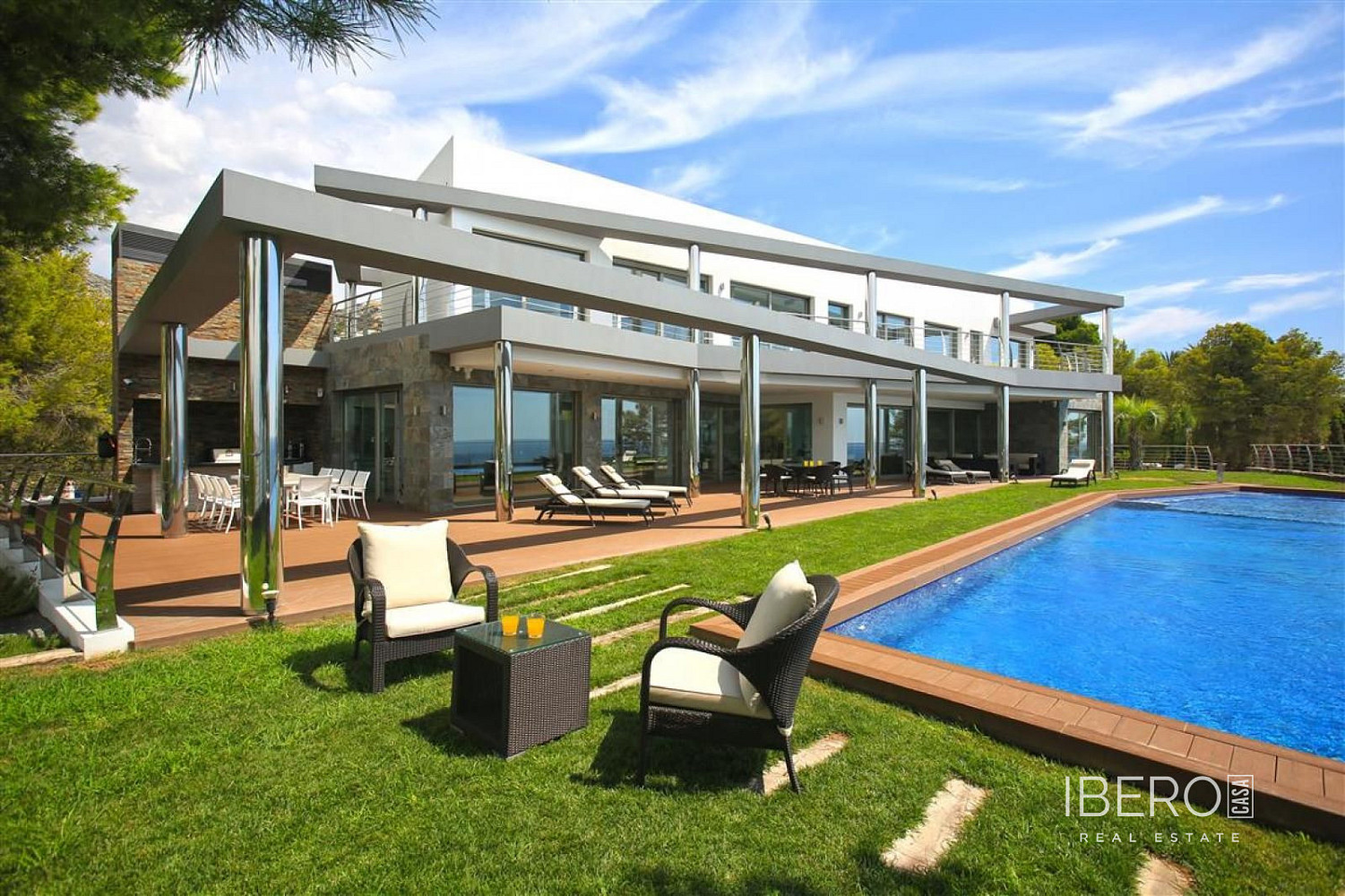 Prodej domu 722 m² s pozemkem 1 800 m²