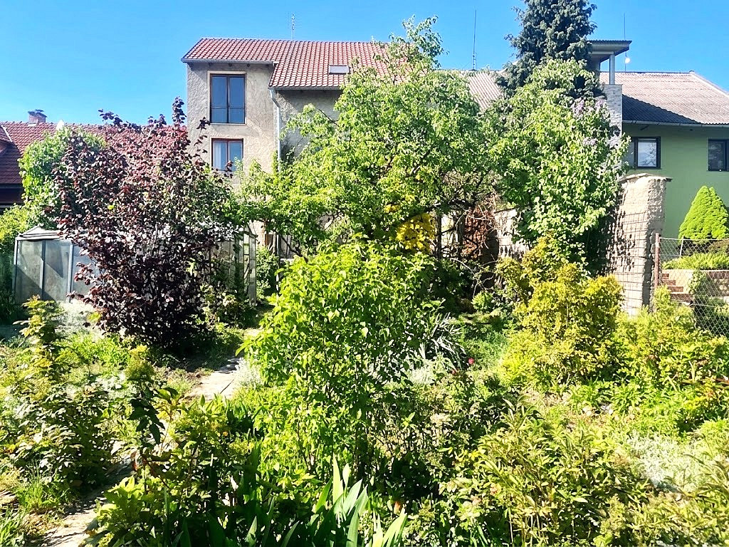 Prodej domu 230 m² s pozemkem 551 m² – pohled 2