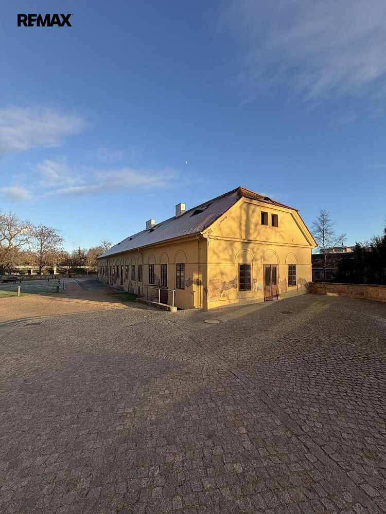 Prodej obchodních prostor 660 m²