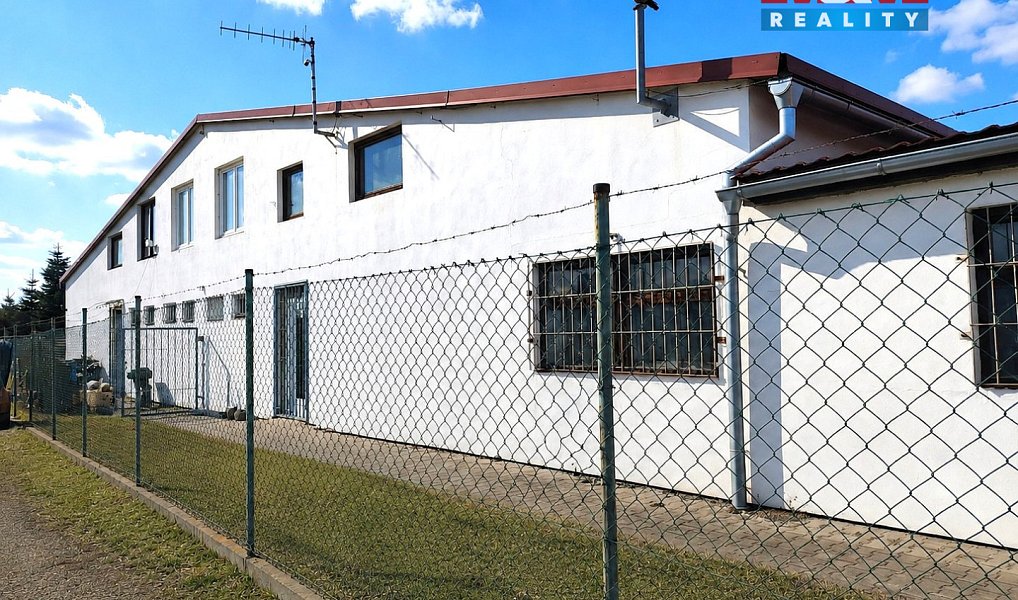 Prodej obchodních prostor 972 m², Kly – náhled fotky 2