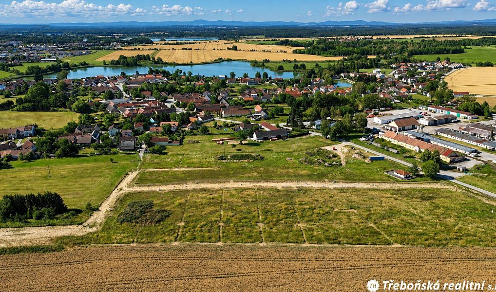 Prodej stavebního pozemku 1 832 m², Třeboň – náhled fotky 2