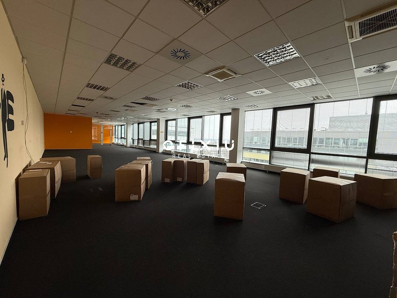 Pronájem kanceláře 1 330 m² – pohled 4