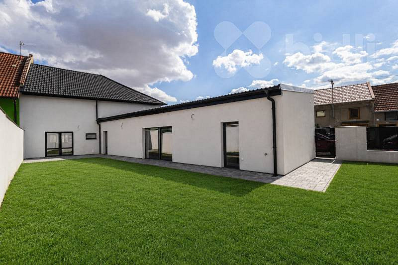 Prodej domu 183 m² s pozemkem 330 m² – fotografie 2