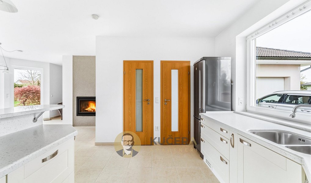 Prodej domu 488 m² s pozemkem 1 376 m², Jesenice – náhled fotky 9