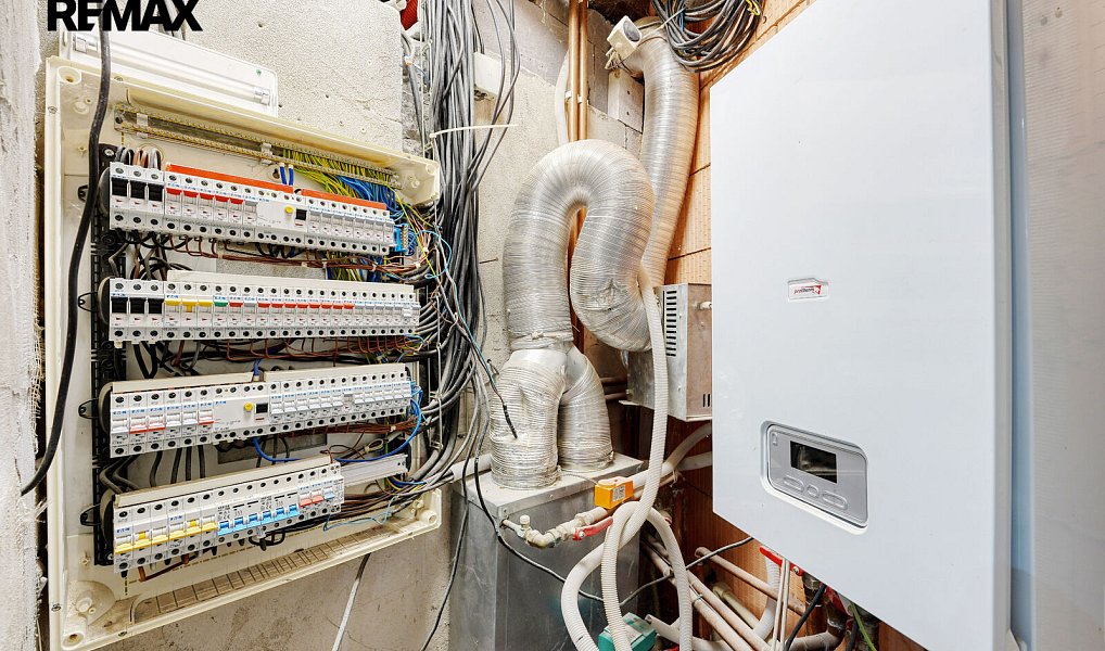 Prodej domu 952 m² s pozemkem 2 493 m², Všeruby – náhled fotky 17
