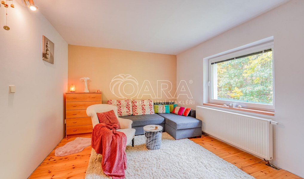 Prodej domu 245 m² s pozemkem 641 m², Jinín – náhled fotky 2