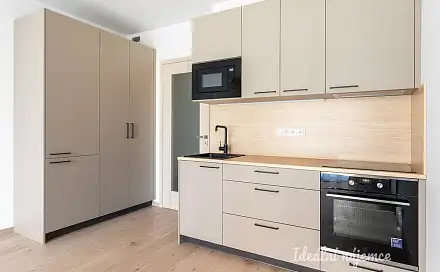 Pronájem bytu 1+kk 32 m², Domalípova, Praha 9 - Hloubětín