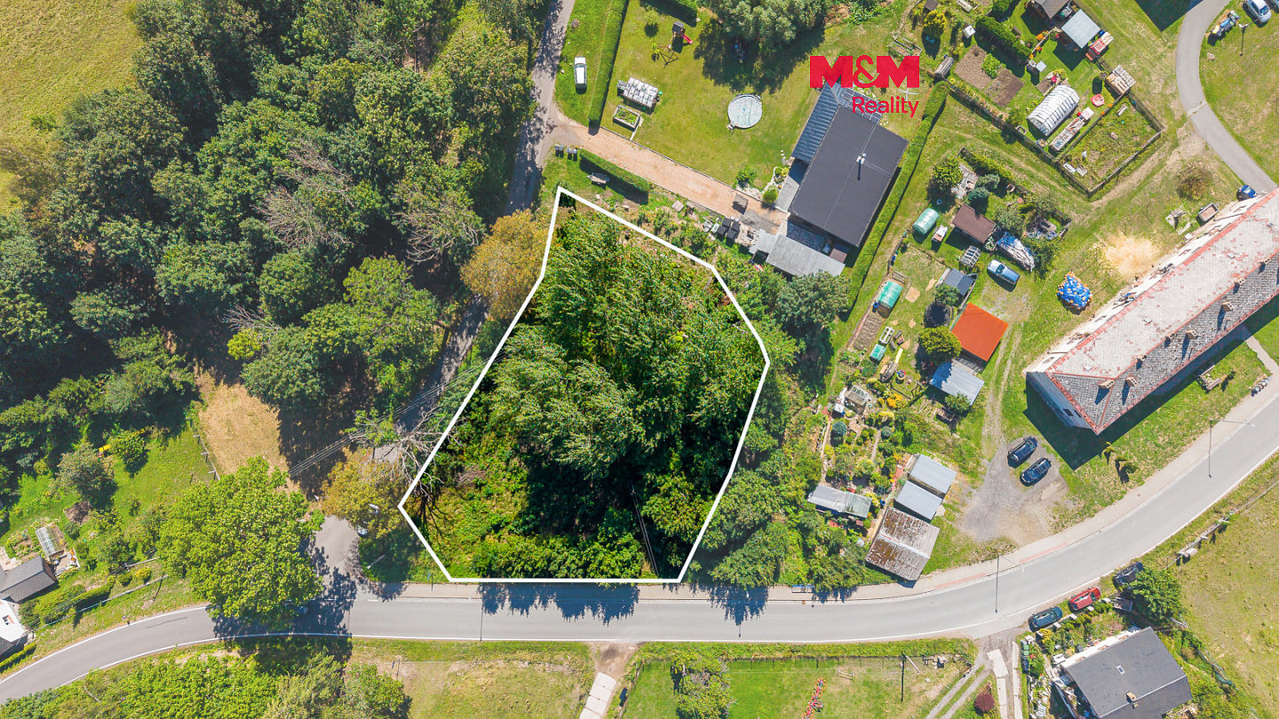 Prodej stavebního pozemku 2 103 m²