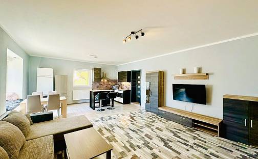 Prodej domu 220 m² s pozemkem 254 m², Hlavní, Tlučná, okres Plzeň-sever