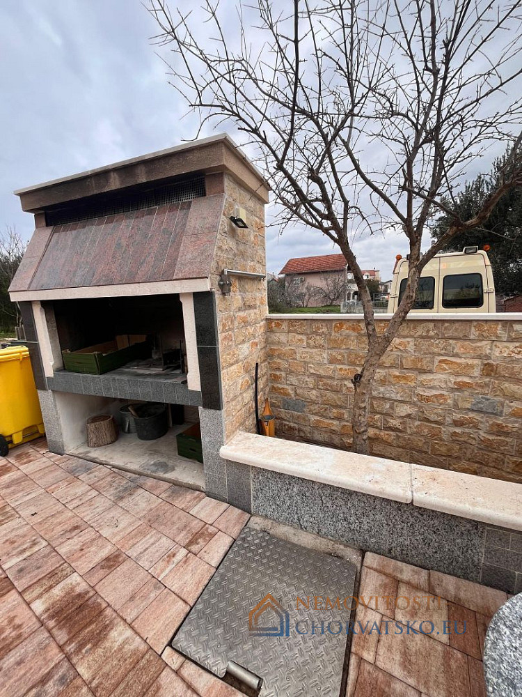 Prodej domu 306 m² s pozemkem 306 m² – pohled 2