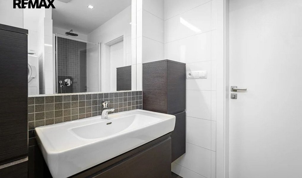 Pronájem bytu 2+kk 68 m², Praha – náhled fotky 15