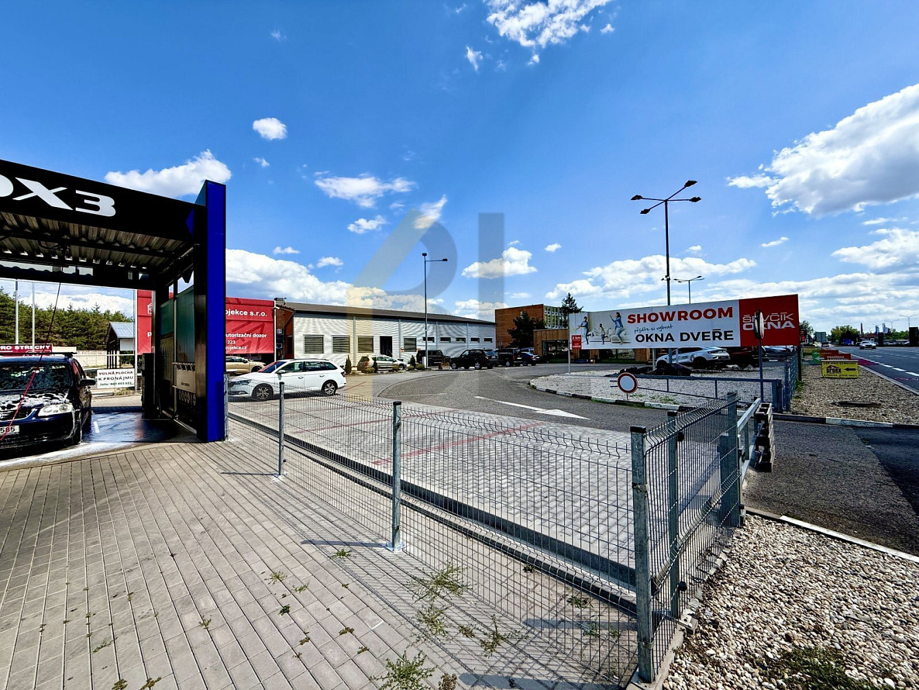 Pronájem obchodních prostor 600 m²