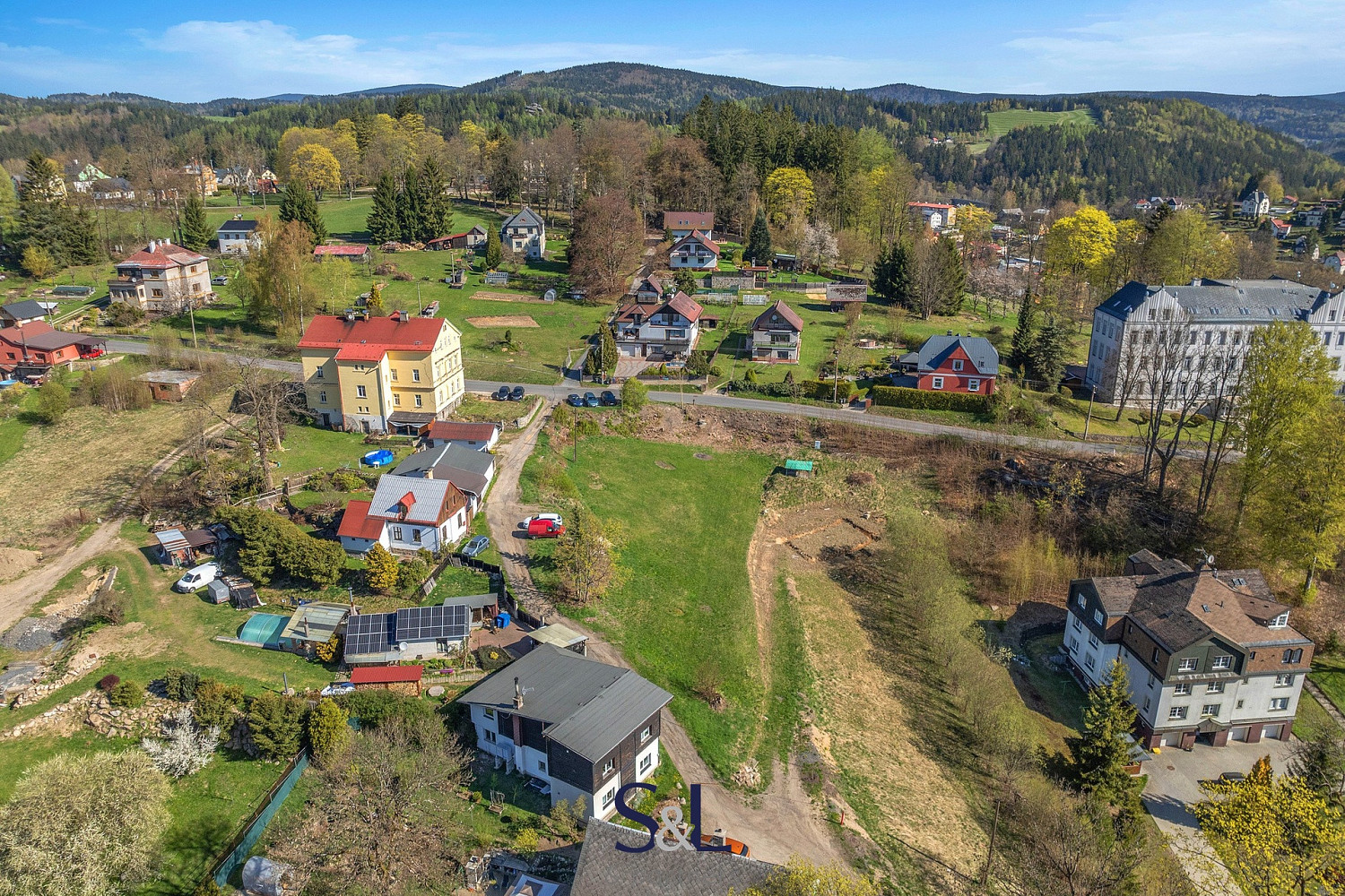 Prodej stavebního pozemku 2 061 m² – další