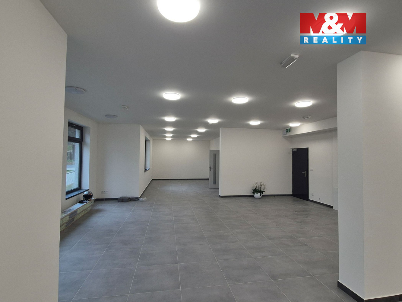 Pronájem obchodních prostor 128 m² — photo 2