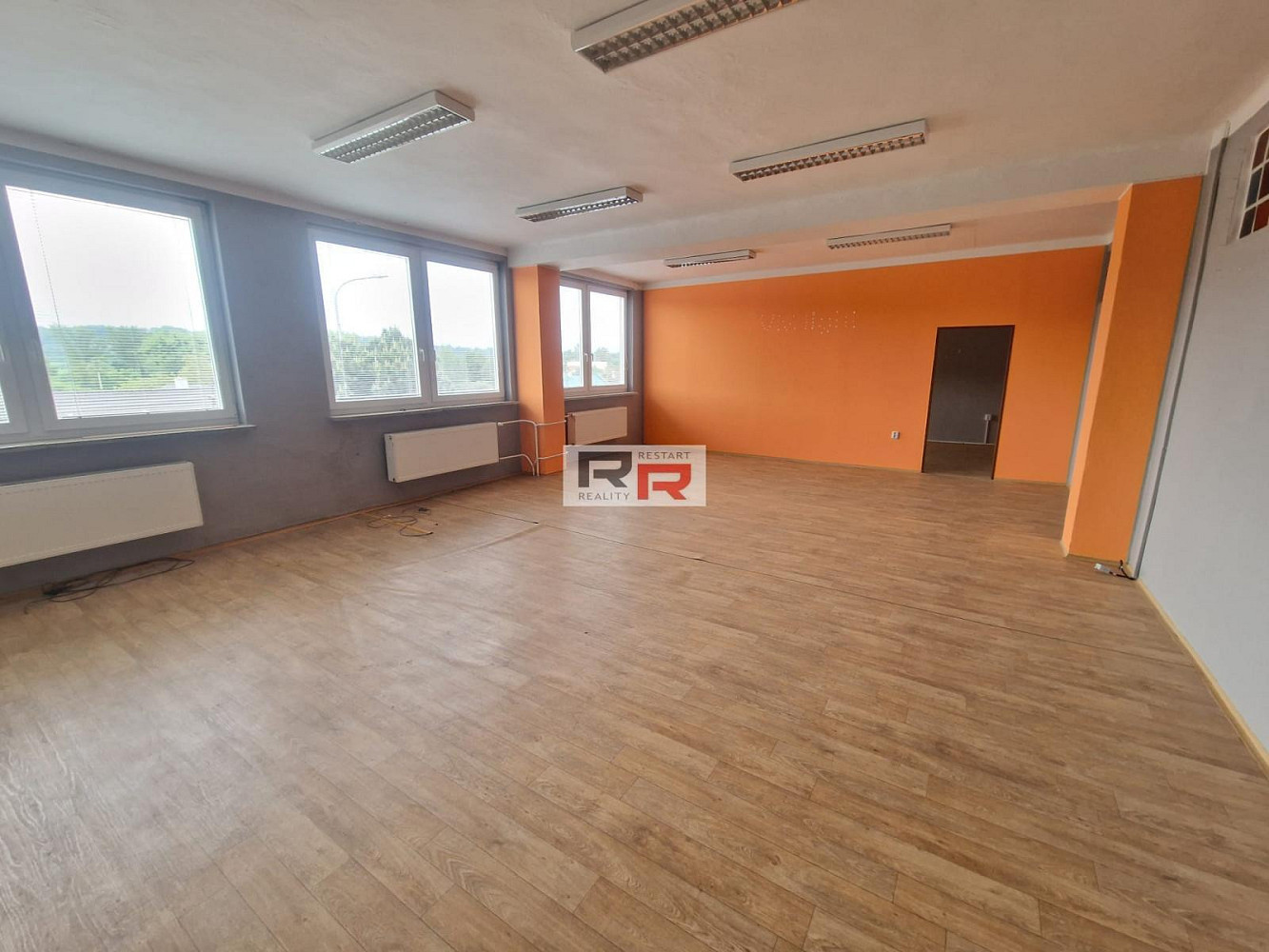 Pronájem kanceláře 483 m² – fotografie 4