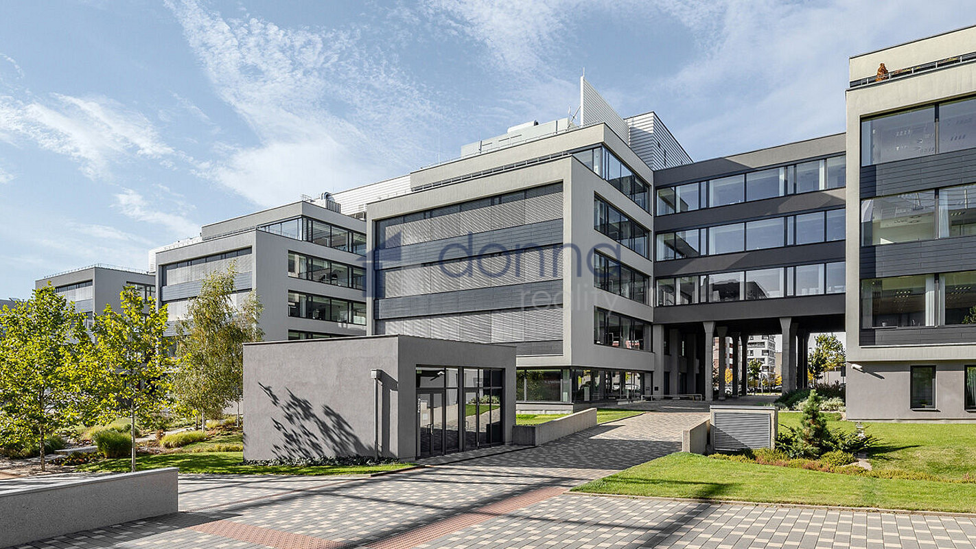 Pronájem kanceláře 1 398 m²